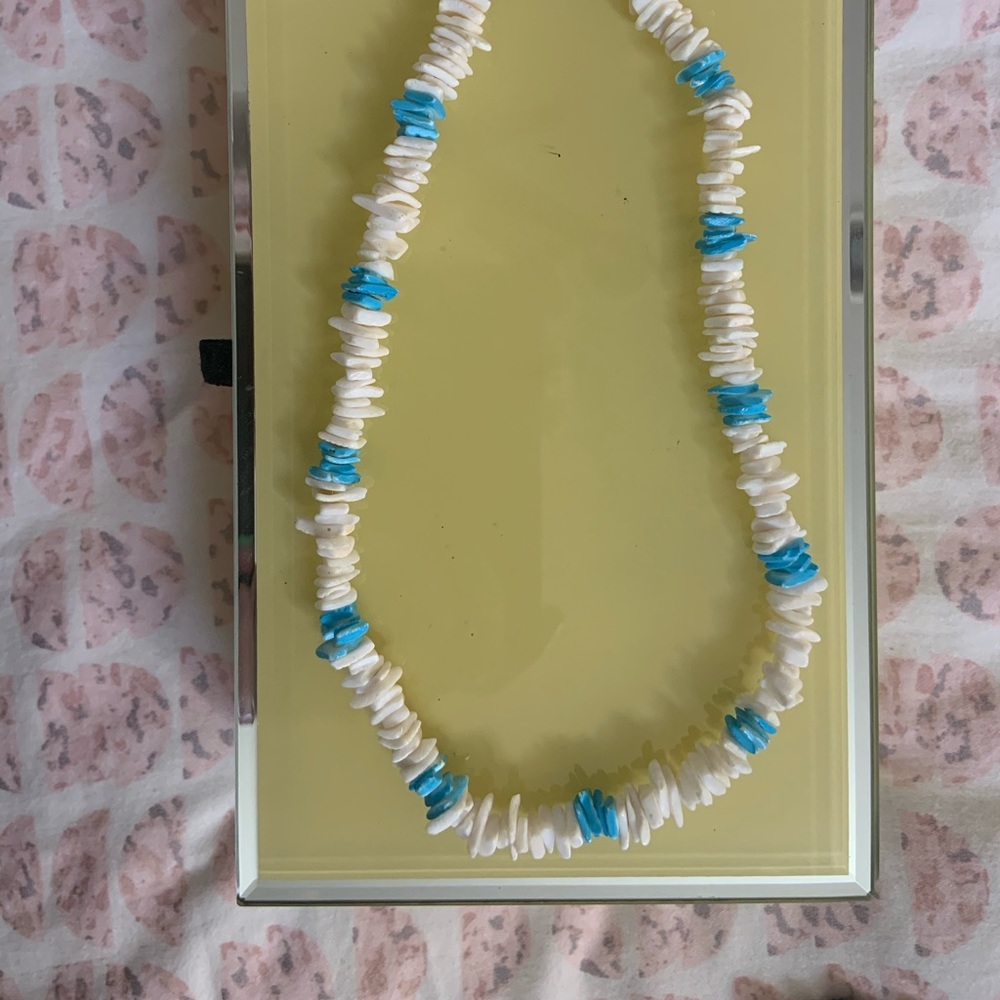 Beachy a shell necklace